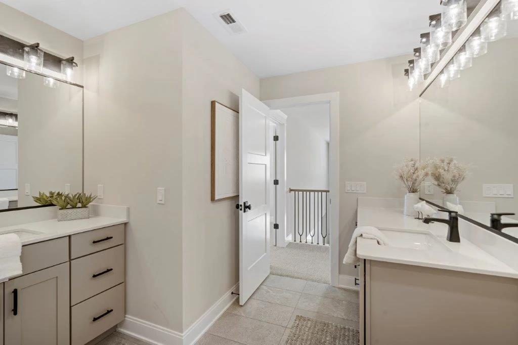 Nicole-bathroom.webp