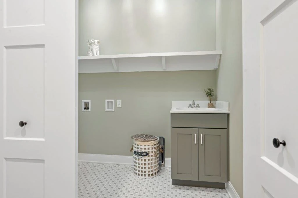 Nicole-bathroom.webp